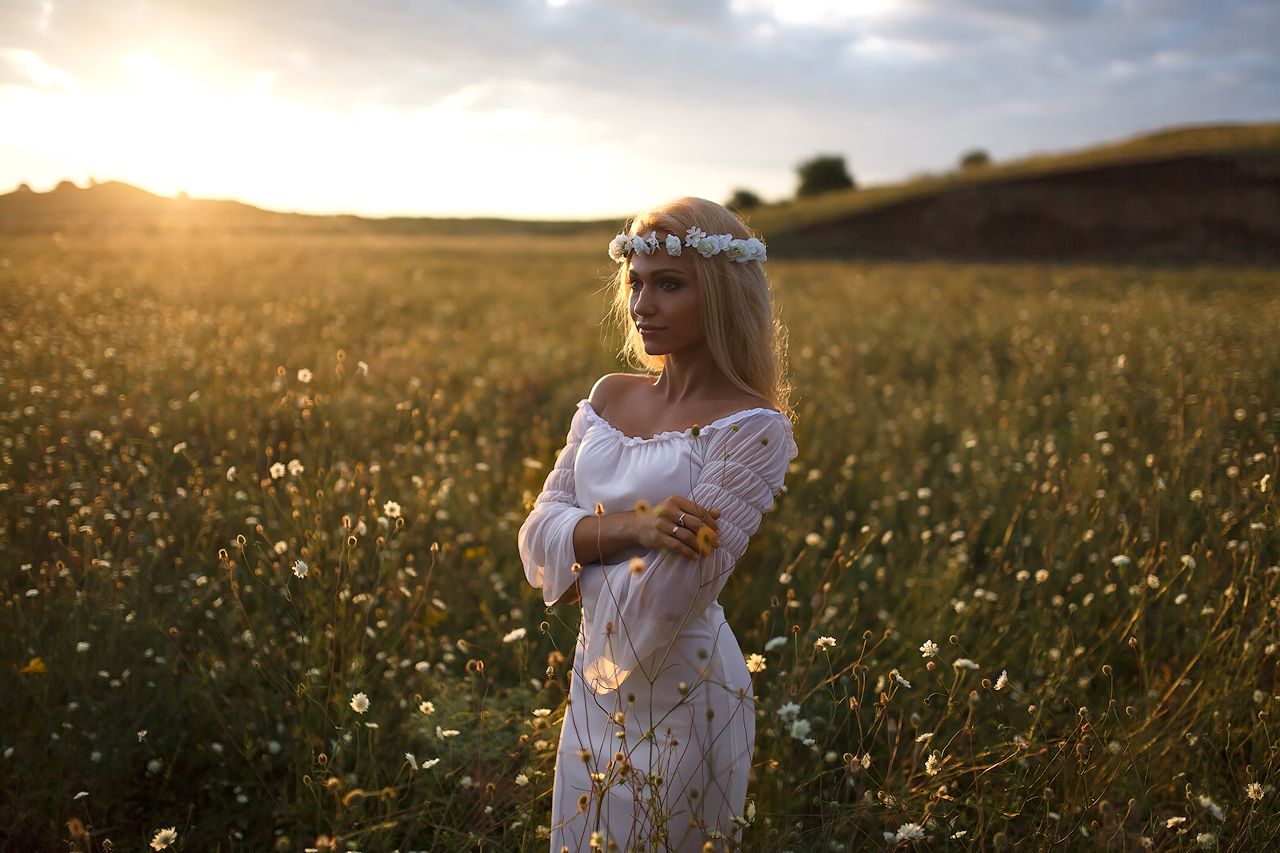 Girls in Slavic costumes in Oslo