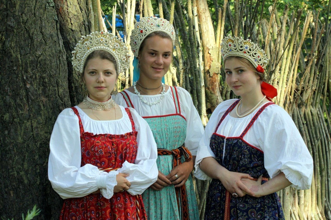 Sexy model Girls in Slavic costumes in Oslo